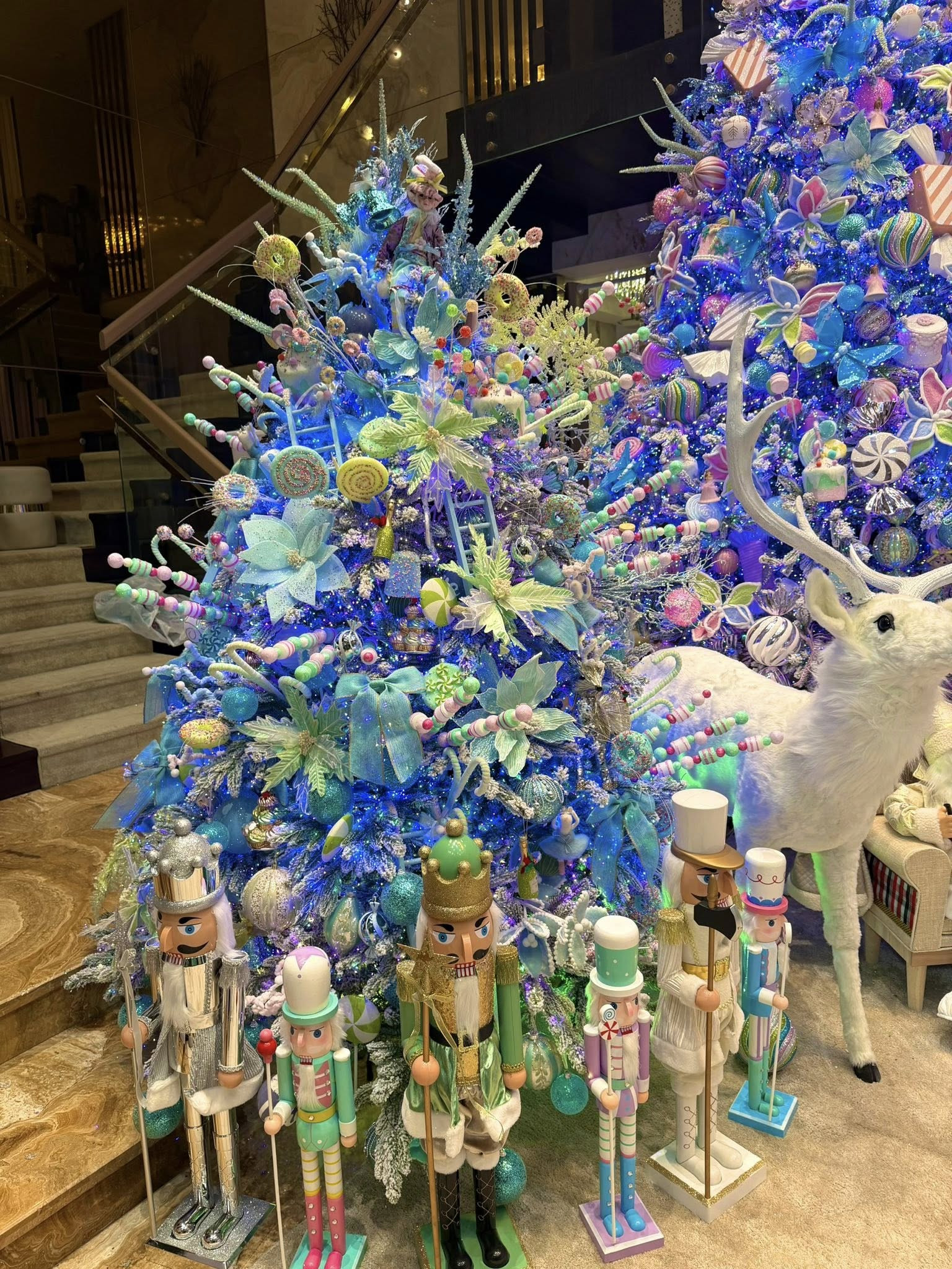 Đàm Vĩnh Hưng trang trí Noel cho biệt thự 125 tỷ đồng 1 chi tiết gây choáng