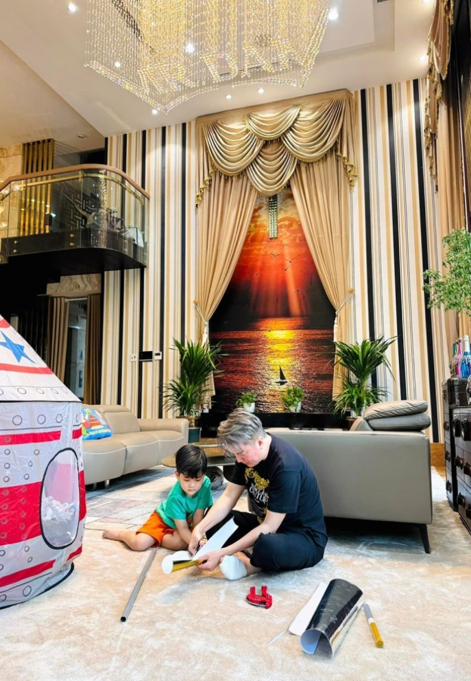 Đàm Vĩnh Hưng trang trí Noel cho biệt thự 125 tỷ đồng 1 chi tiết gây choáng