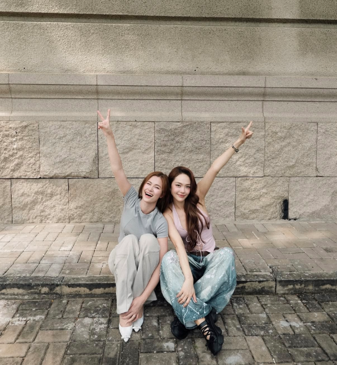 Đông Nhi thân thiết bên Minh Hằng fan hỏi  khi nào tái hiện cảnh đánh nhau trên cầu