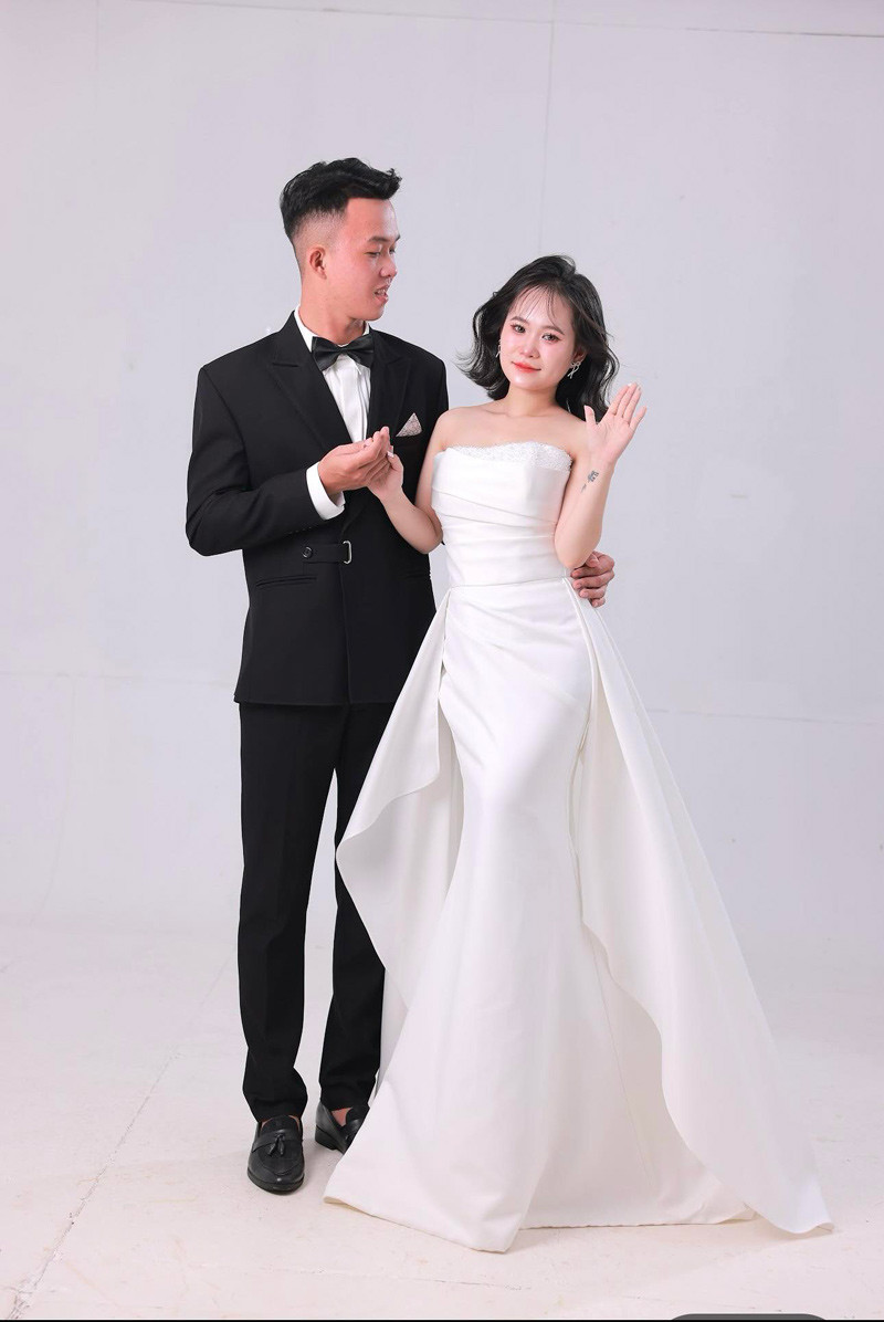 Cặp đôi có chuyện tình yêu 'thần tốc'