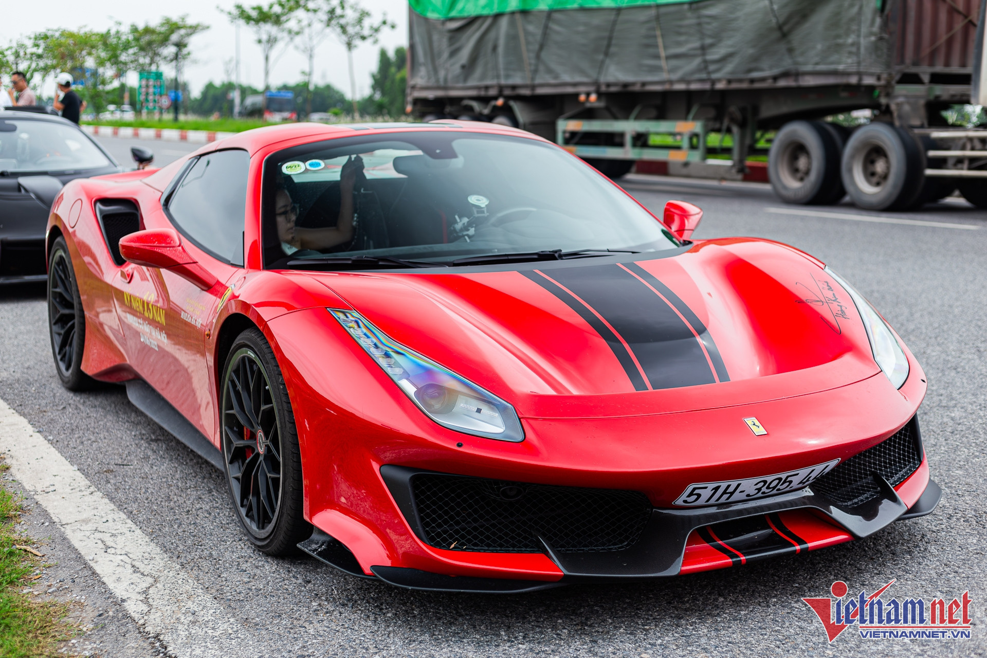 Ferrari 488 Pista Spider thuộc bộ sưu tập của đại gia Hoàng Kim Khánh