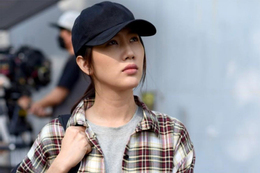 Thúy Ngân mặt mộc