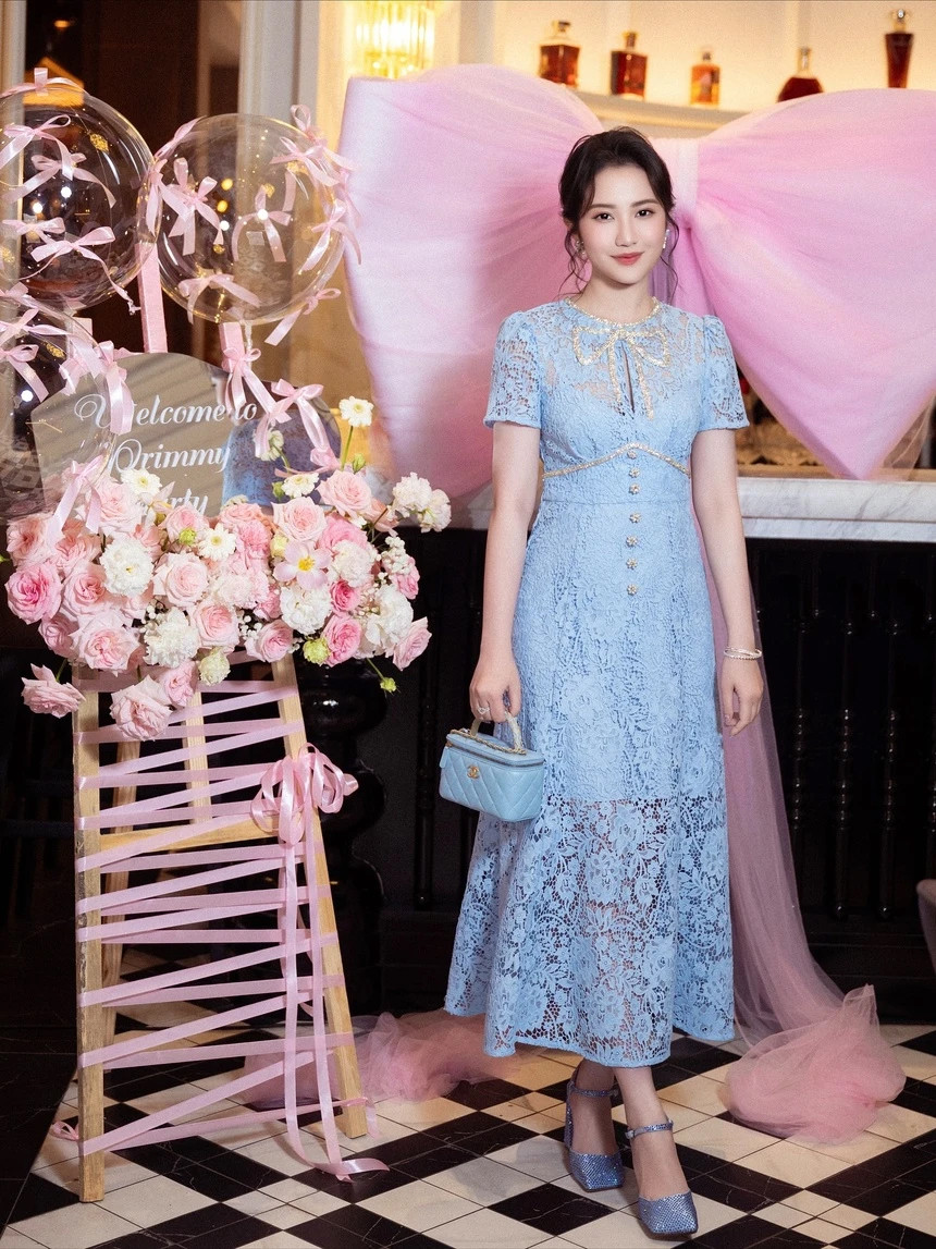 Vợ Phan Thành hiếm khi lộ diện bóc giá set đồ hiệu đắt đỏ diện trên người muốn xỉu ngang