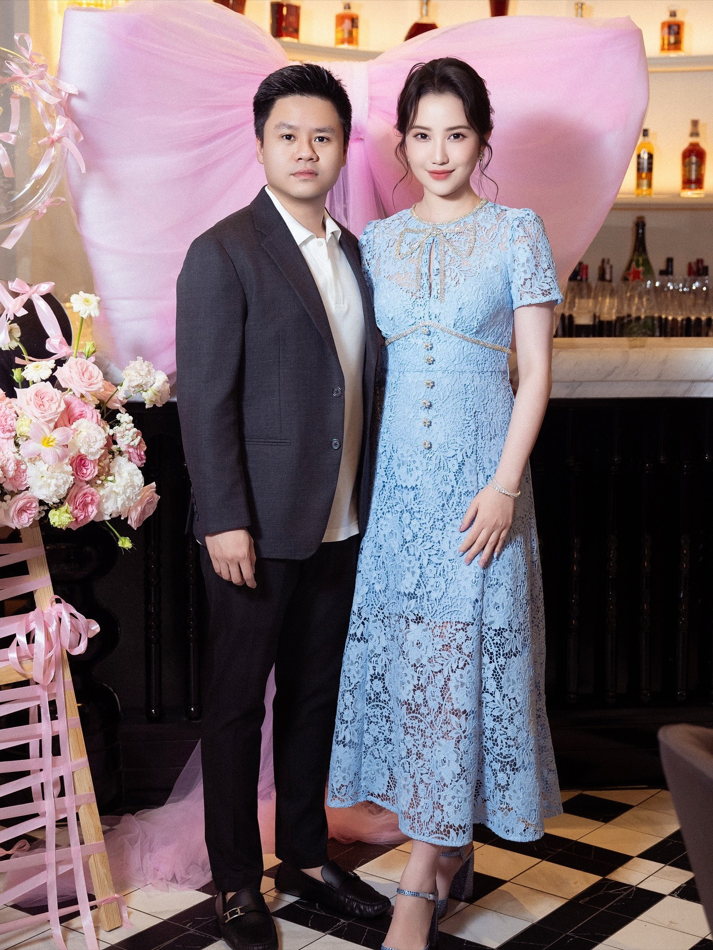 Vợ Phan Thành hiếm khi lộ diện bóc giá set đồ hiệu đắt đỏ diện trên người muốn xỉu ngang