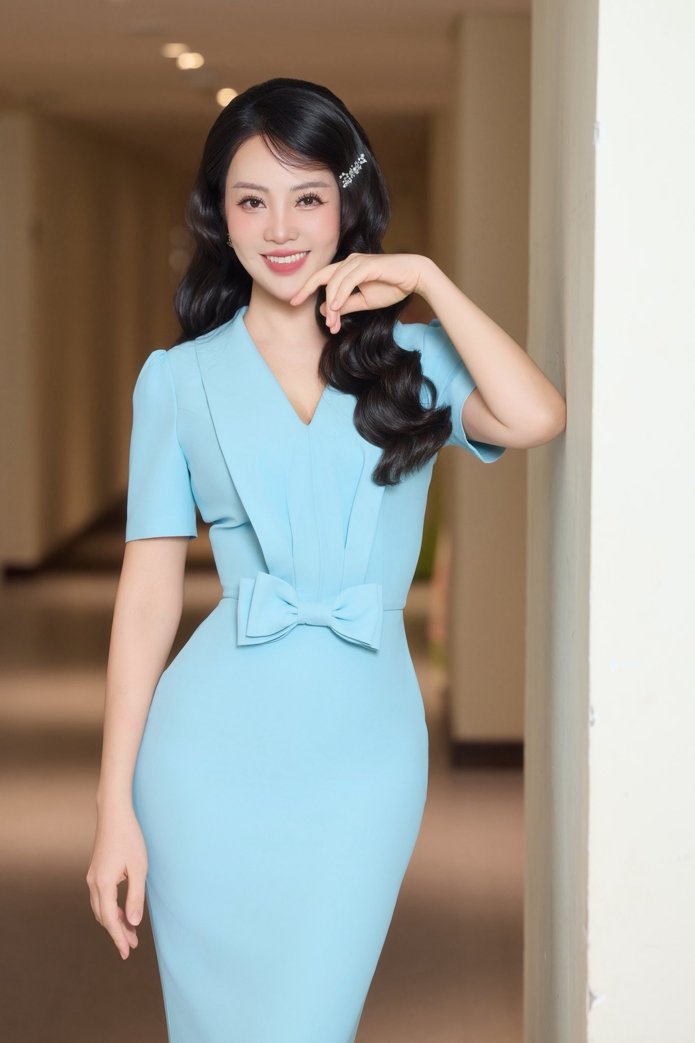 Á hậu Việt nổi đình đám khoe vóc dáng thon thả sau 2 tháng sinh con thứ 2 ở tuổi 40