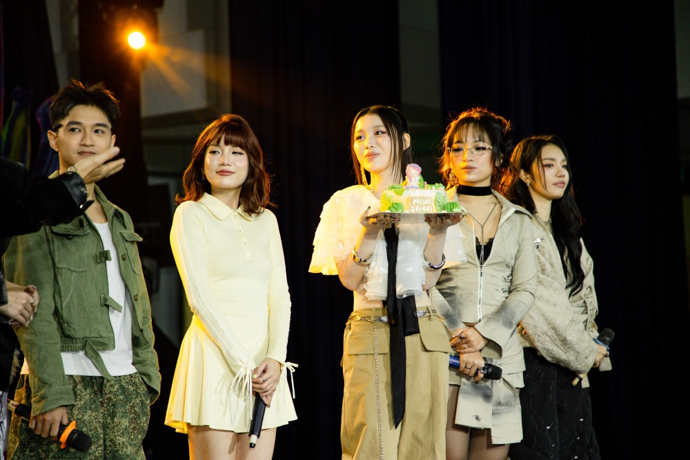 Han Sara khóc nức nở Em thấy mình khổ quá