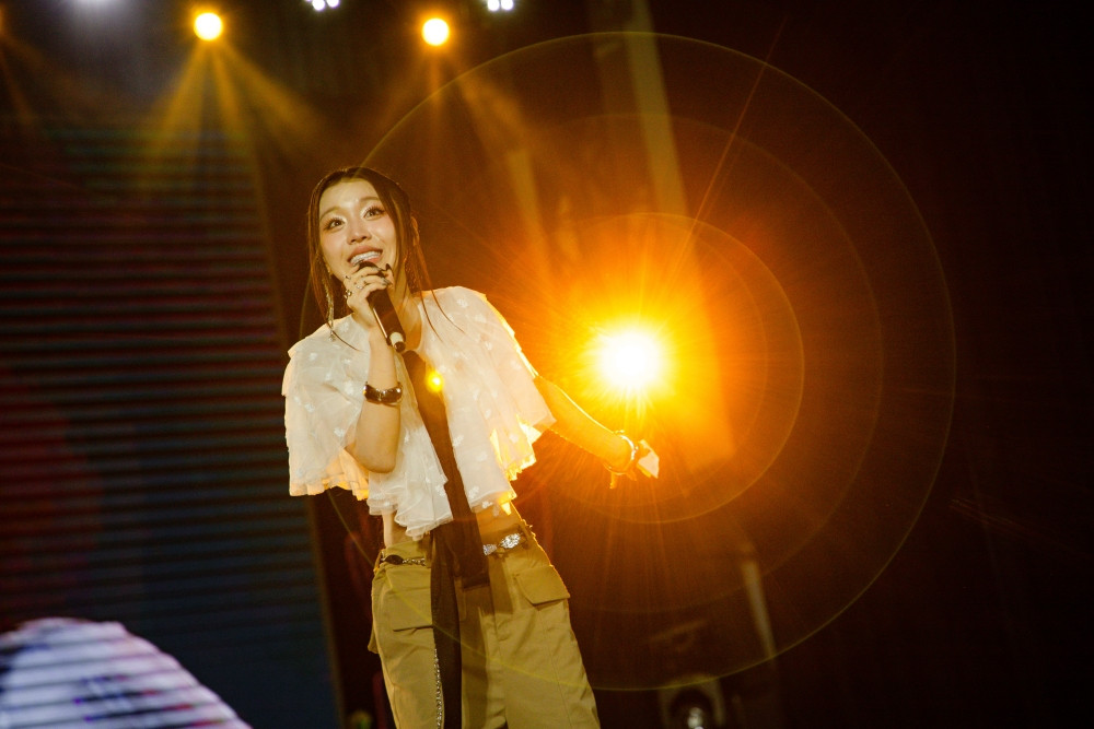 Han Sara khóc nức nở Em thấy mình khổ quá