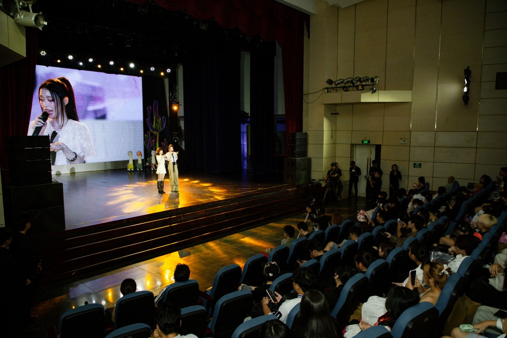 Han Sara khóc nức nở Em thấy mình khổ quá