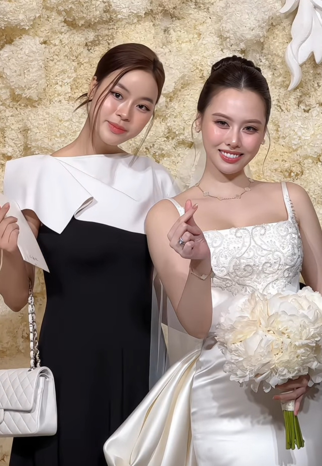 Chân dung doanh nhân hơn 9 tuổi vừa tổ chức hôn lễ hoành tráng với chân dài nổi tiếng showbiz Việt