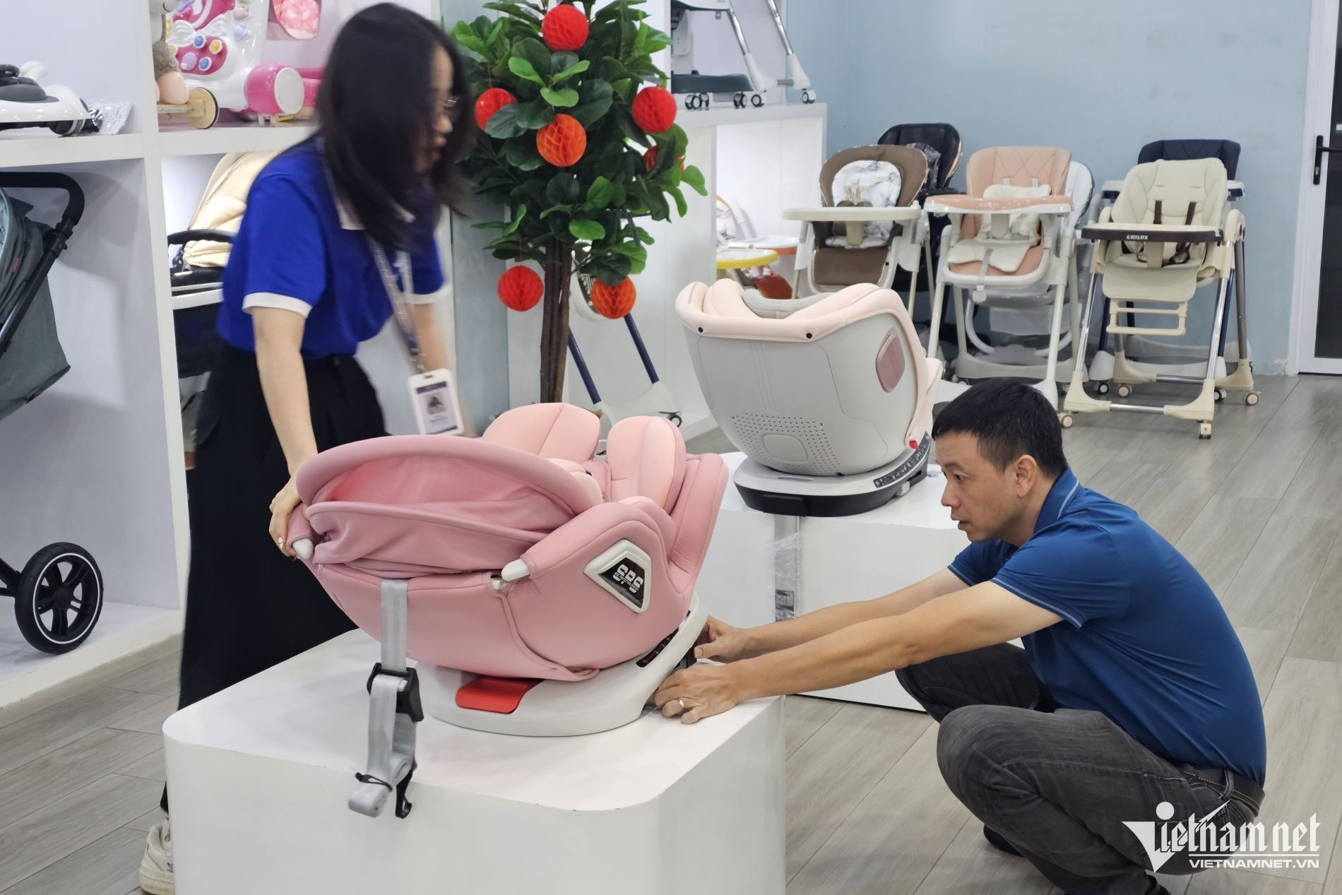 W-mua ghe tre em.jpg