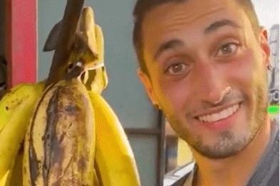 Quả chuối nặng tận 6kg, 4 người mới ăn hết: Nhìn thân cây còn choáng hơn