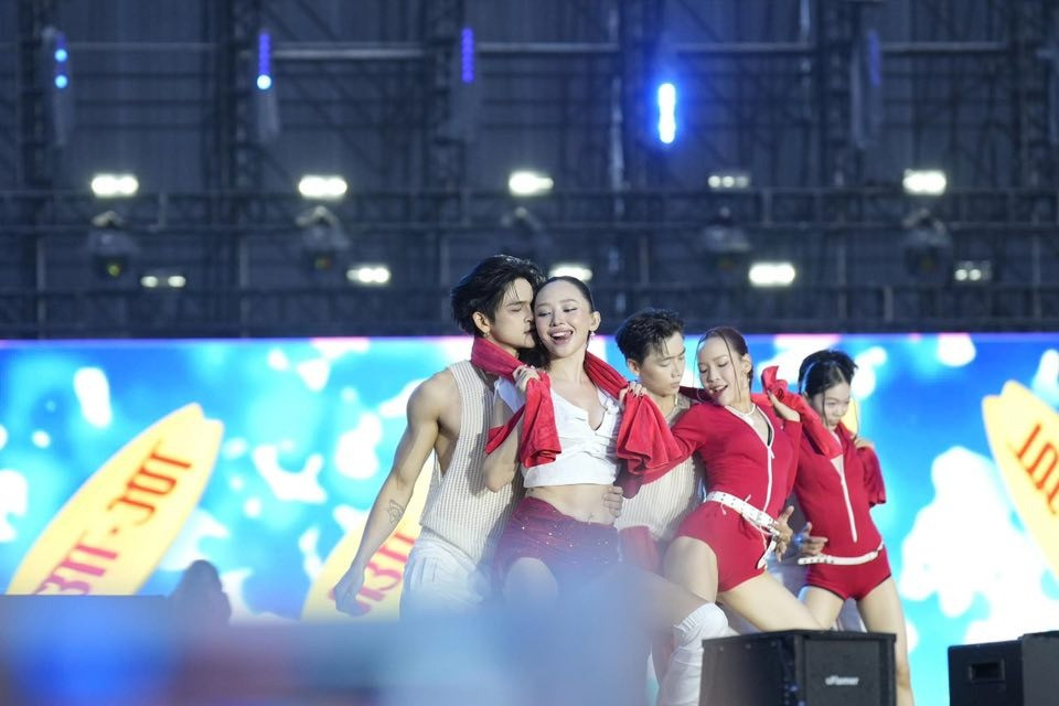 Tóc Tiên bất ngờ đăng bài nói rõ phụ nữ độc thân