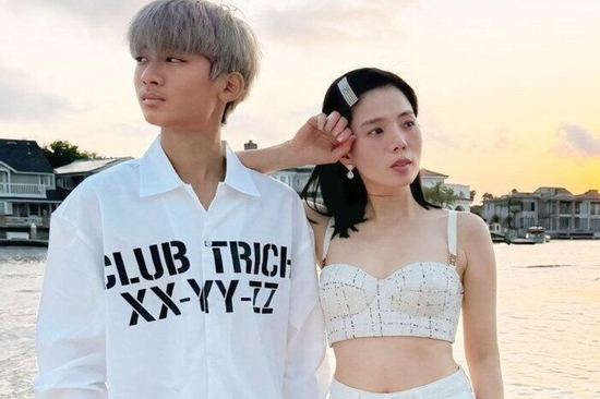 Bị 'khịa' chuyện ngoại hình con trai, Lệ Quyên liệt kê luôn loạt điều 'không giống ai' của bé Bo: Nhỏ khác biệt, giờ lớn lên xịn sò thế này
