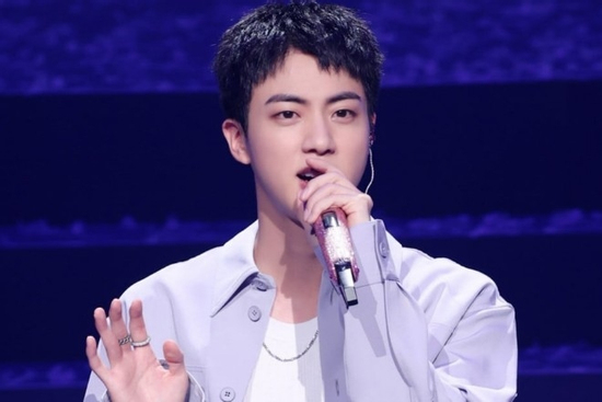 Bị truy tố vì quấy rối tình dục thành viên nhóm nhạc BTS