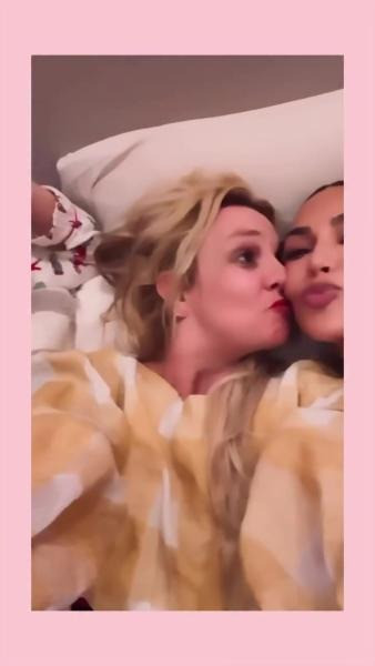inside britney spears cozy sleep 1