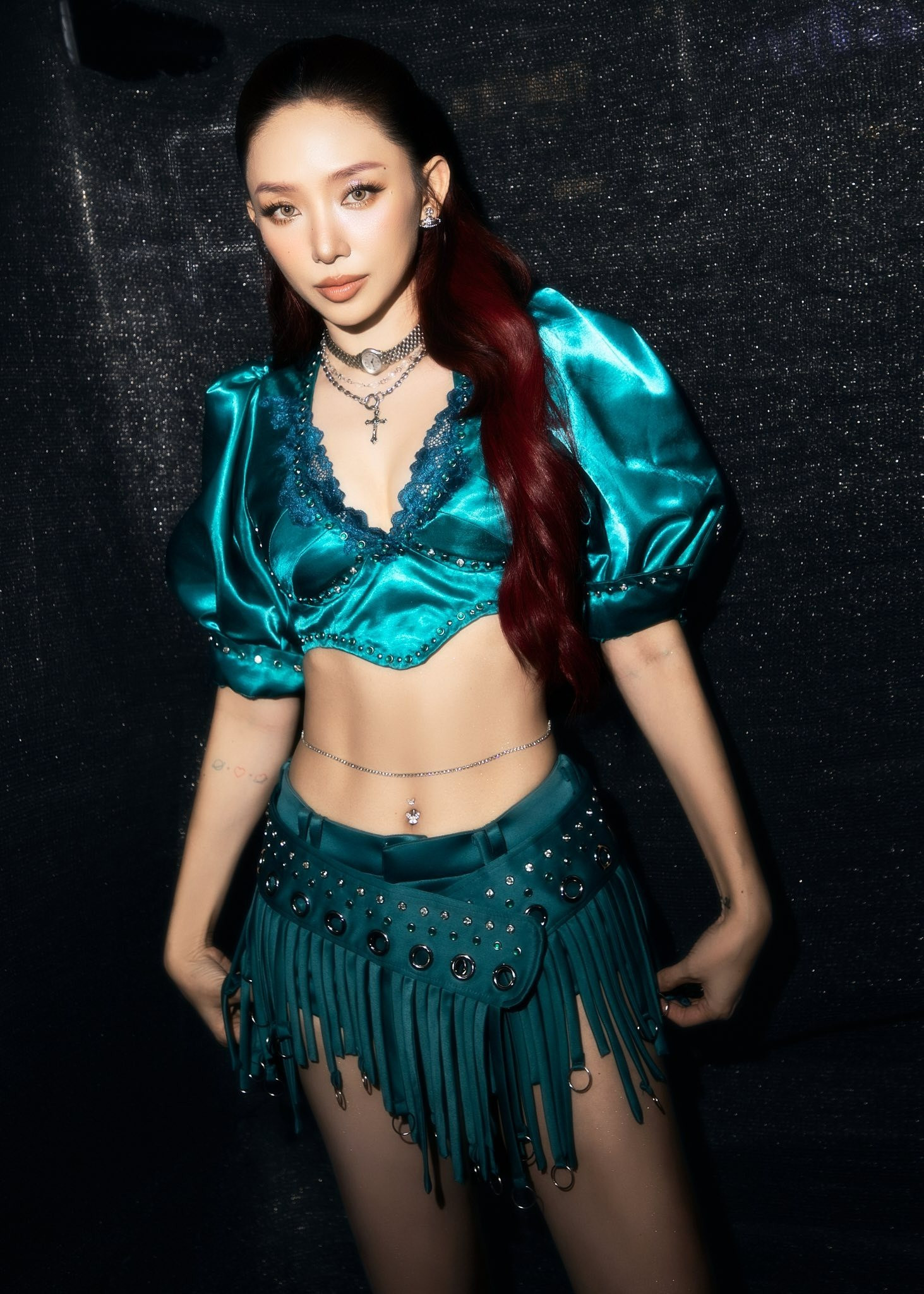 Chị em thi nhau xin vía sắc vóc U40 cực đỉnh của Tóc Tiên bí quyết là gì