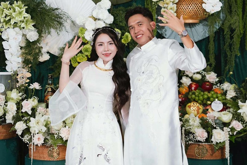 Tiền vệ Võ Hoàng Minh Khoa lấy vợ
