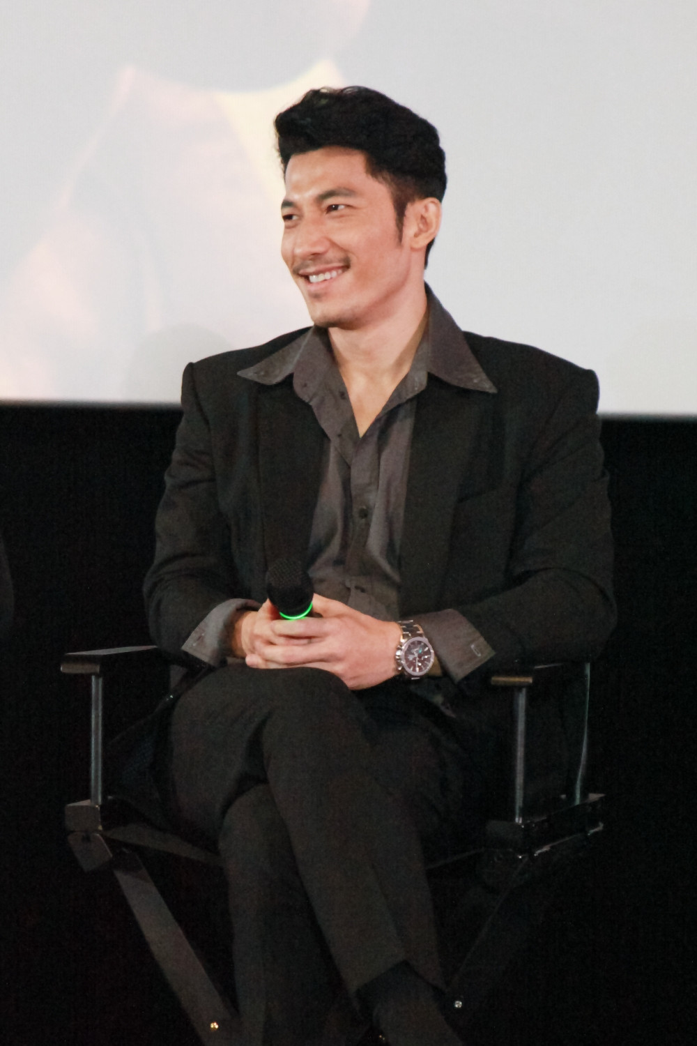 Đạo diễn bực tức nặng lời trước cảnh hôn của Liên Bỉnh Phát và Đỗ Thị Hải Yến