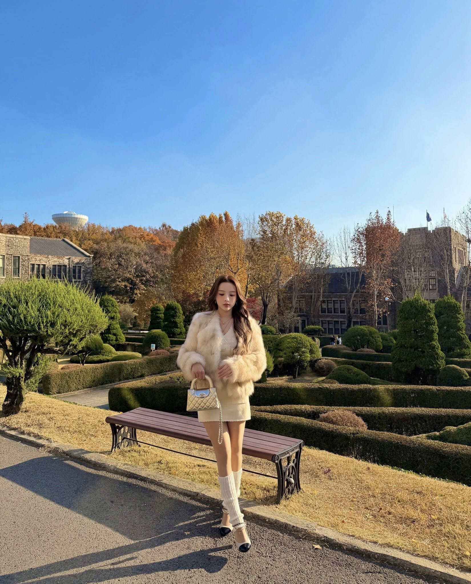 Huyền Baby xinh như búp bê tại Hàn Quốc phản ứng Lan Ngọc gây chú ý