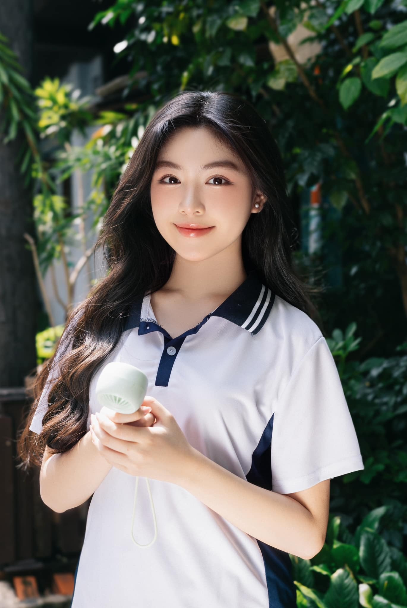 Con gái MC Quyền Linh xinh đẹp ở tuổi 18