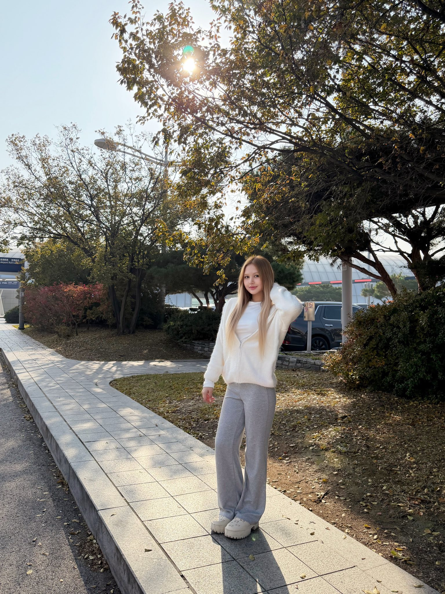 Khoảnh khắc ngọt ngào của Xoài Non và Gil Lê trong chuyến du lịch Hàn Quốc