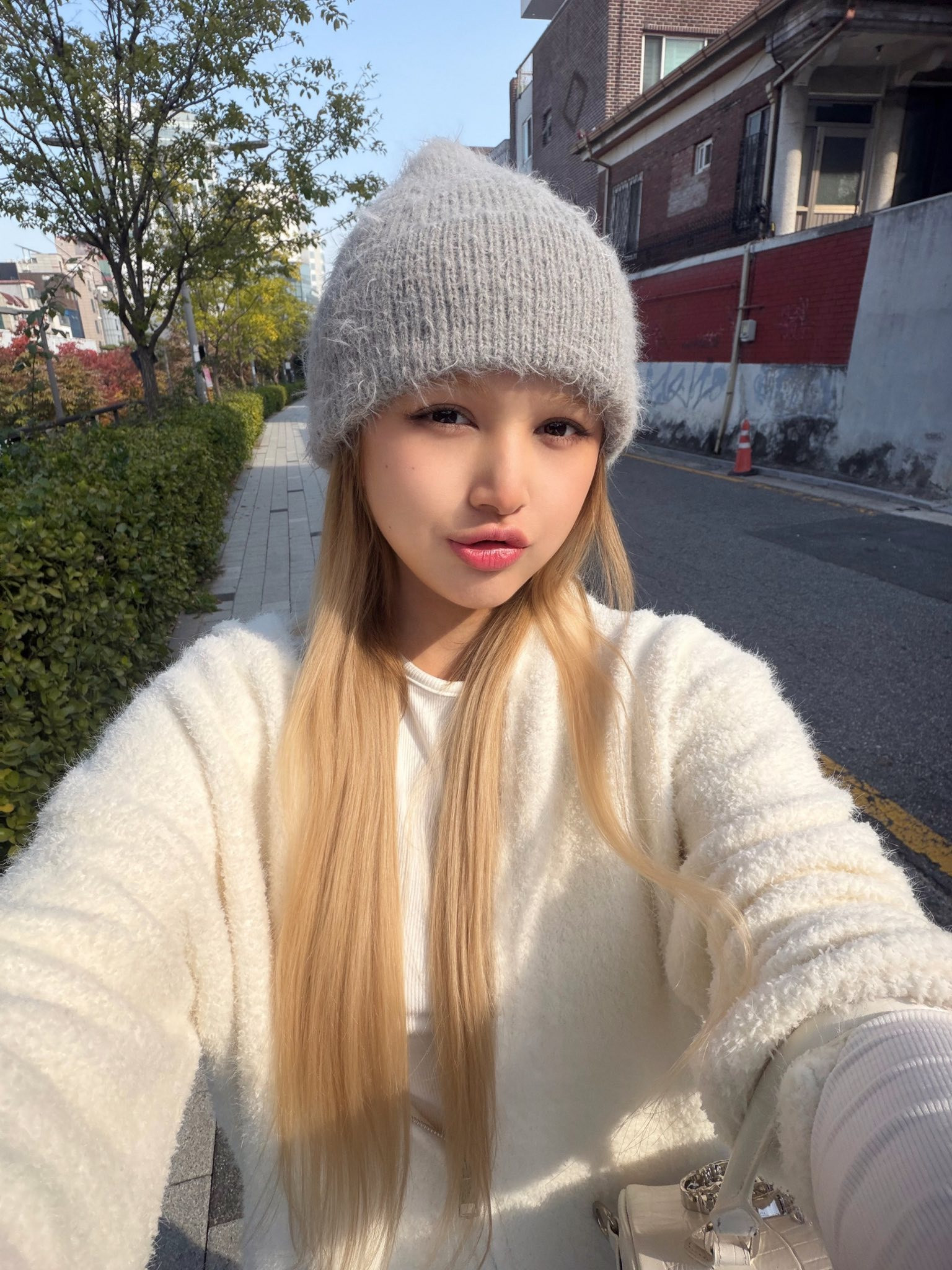 Khoảnh khắc ngọt ngào của Xoài Non và Gil Lê trong chuyến du lịch Hàn Quốc