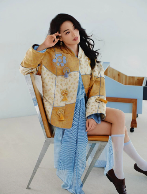 Thư Kỳ thừa nhận từng bị hủy hoại nhan sắc vì bệnh lạ - Ảnh 1