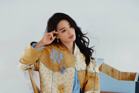 Thư Kỳ thừa nhận từng bị hủy hoại nhan sắc vì bệnh lạ