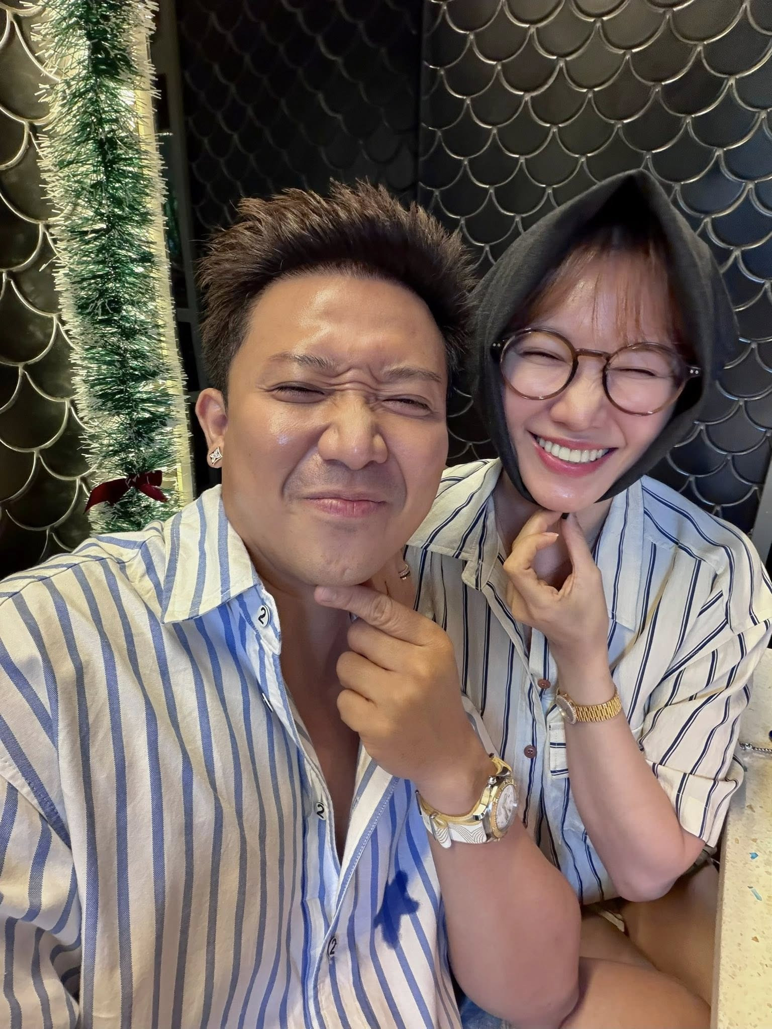 Trấn Thành  Hari Won ngày càng mặn nồng sau 10 năm bên nhau