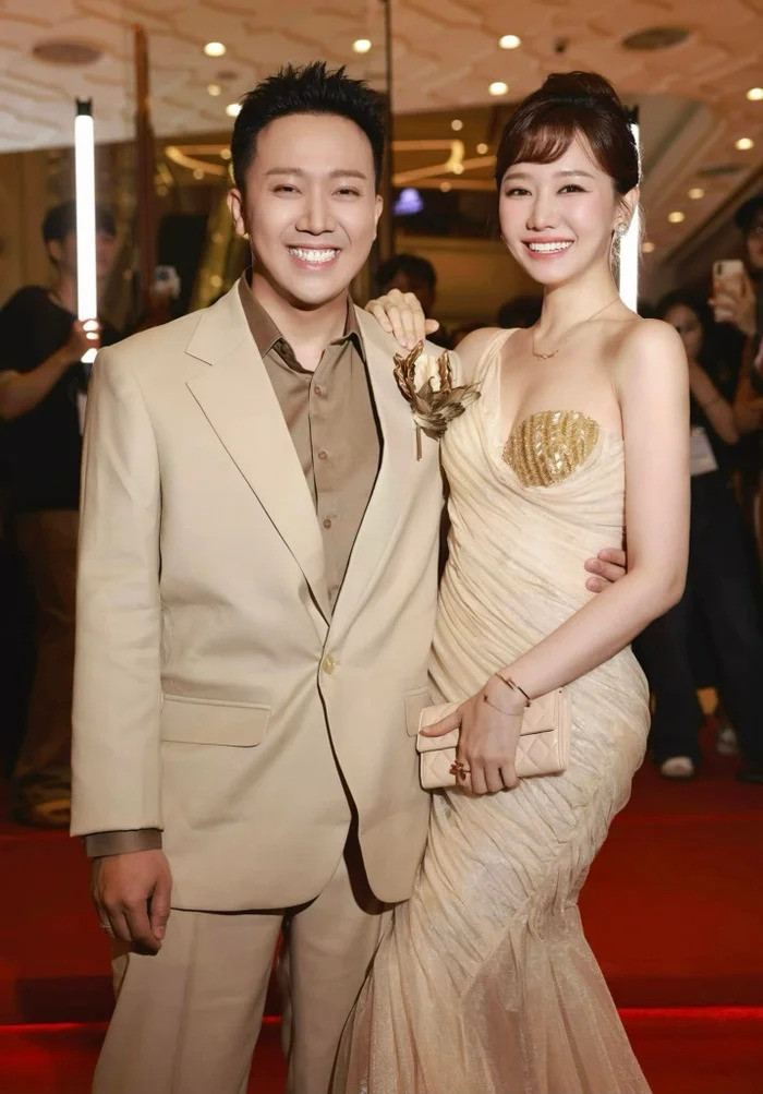 Trấn Thành  Hari Won ngày càng mặn nồng sau 10 năm bên nhau