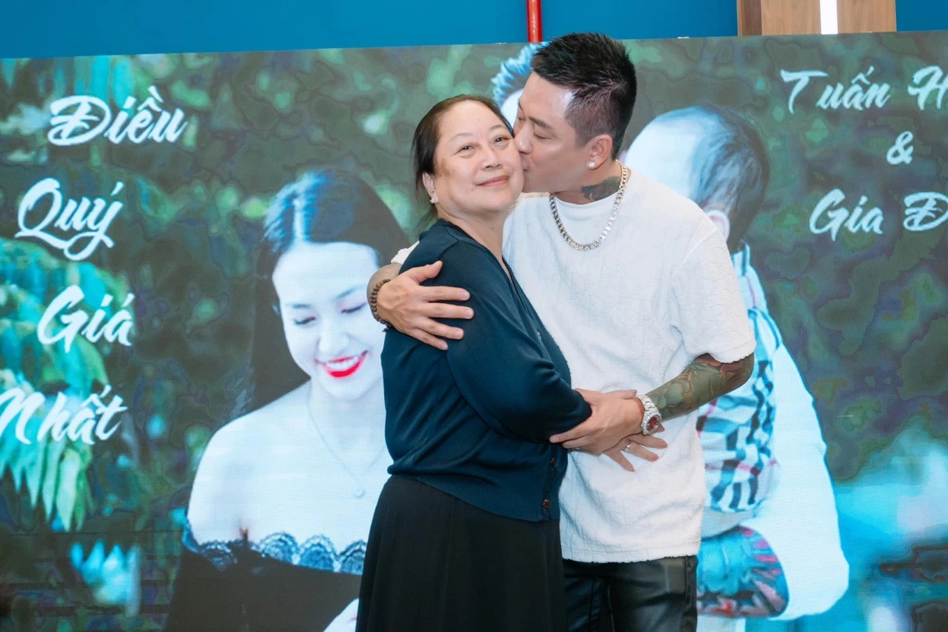 Tuấn Hưng trải lòng sau lễ tang của mẹ