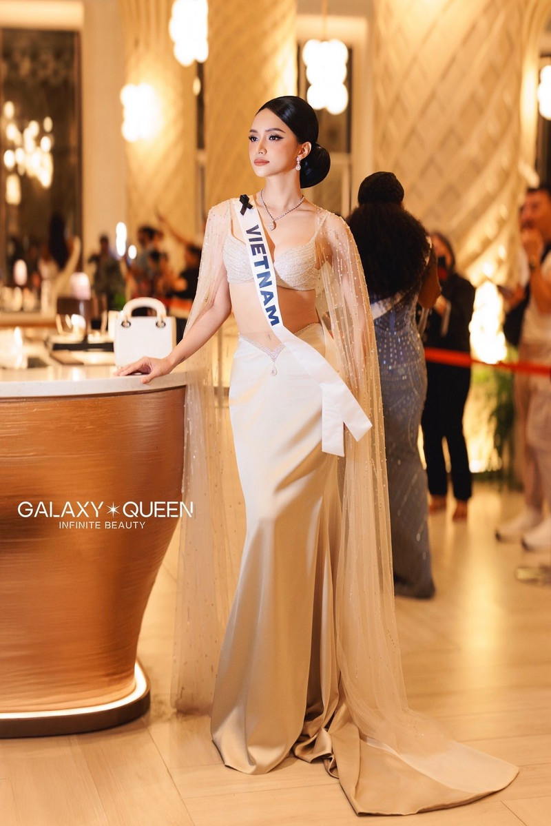 Bộ đồ đặc biệt Hương Giang mặc ở phần thi Trang phục truyền thống tại Miss Universe