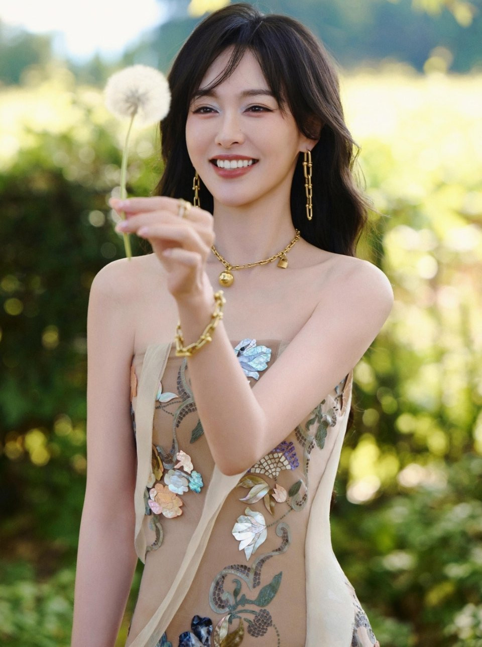 Cuối ngày hôm nay (19/11/2025), 3 con giáp sự nghiệp như 'ngựa phi nước đại', rinh tiền vàng về đầy nhà, tình duyên trọn vẹn - Ảnh 1