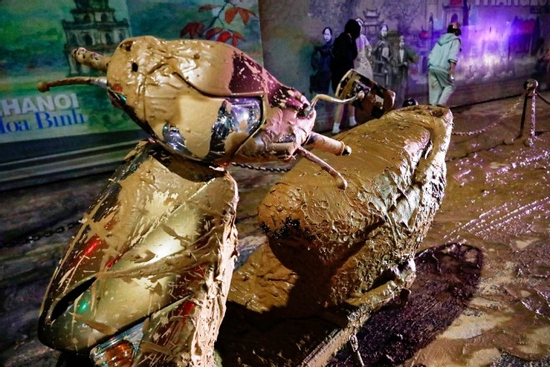 Danh tính nam tài xế lái ô tô tải làm rơi bùn nhão ra phố ở Hà Nội