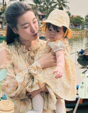 Con gái Đỗ Mỹ Linh gây cười với màn trêu chọc mẹ