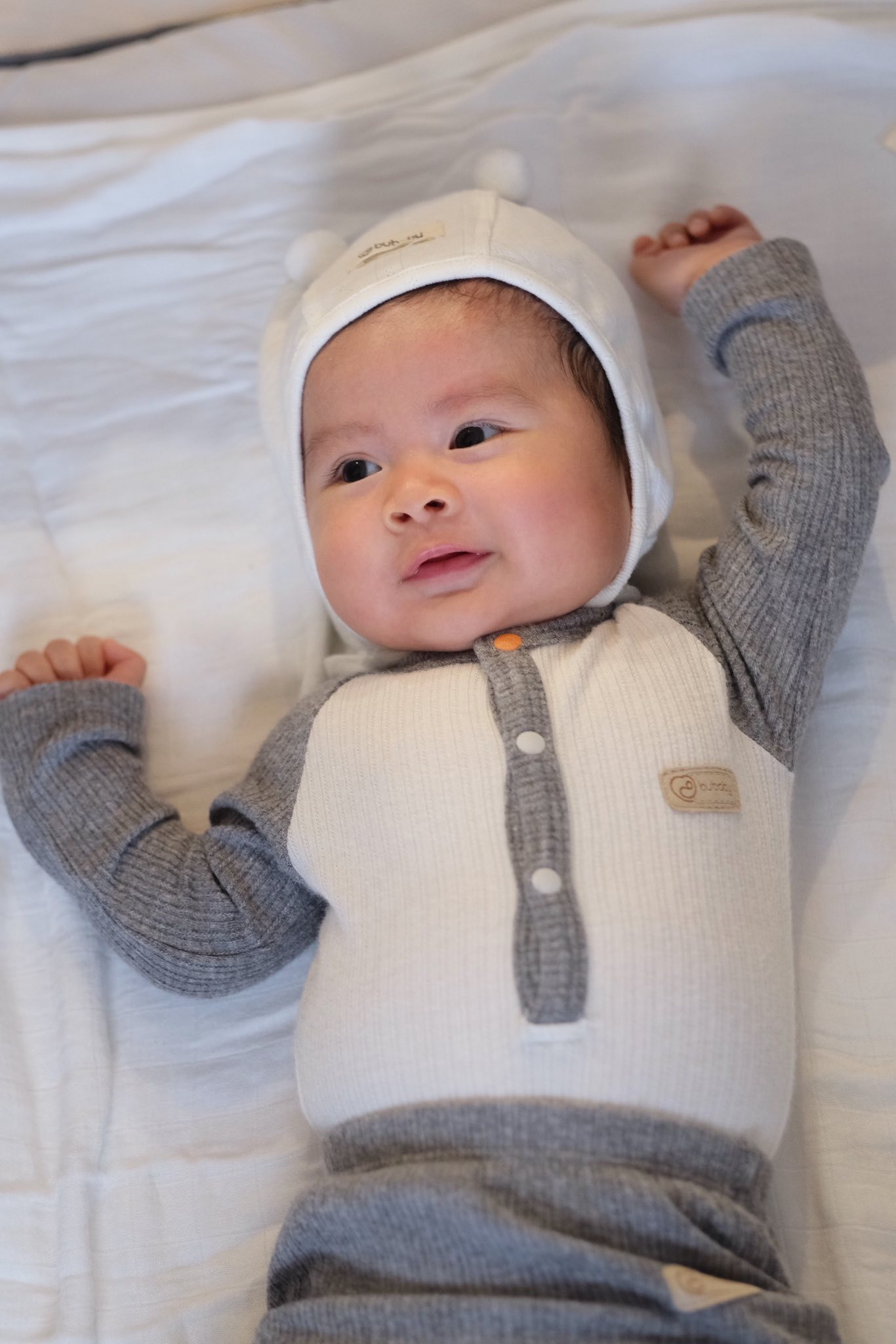 Hoa hậu Ngọc Hân khoe quý tử 3 tháng tuổi