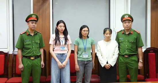 Hoa hậu Nguyễn Thúc Thùy Tiên, Quang Linh Vlogs, Hằng Du Mục hầu toà sáng nay