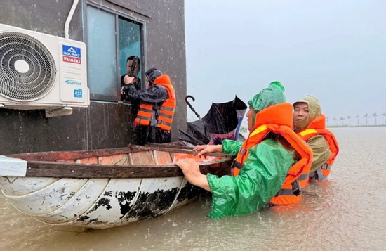 Miền Trung tiếp tục mưa lớn 3 ngày tới, khắp nơi nguy cơ lũ quét, sạt lở
