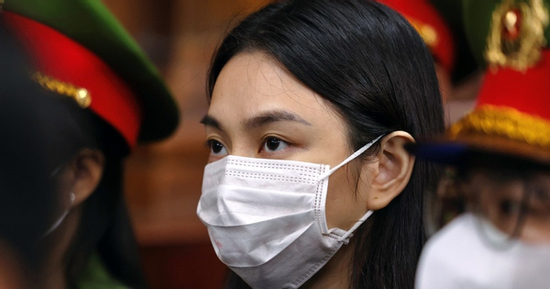 Nguyễn Thúc Thùy Tiên đồng ý để 2 luật sư bào chữa