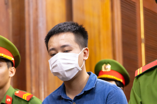 Quang Linh Vlogs xin lỗi người đã yêu thương, nhắc đến bố mẹ trong lời nói sau cùng