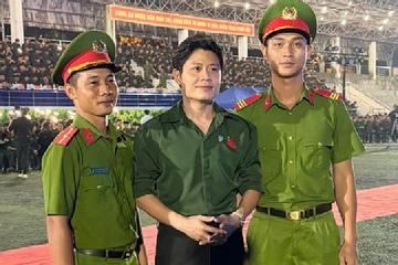 Bức ảnh của nhạc sĩ Nguyễn Văn Chung gây xôn xao, hơn 5.000 người bình luận