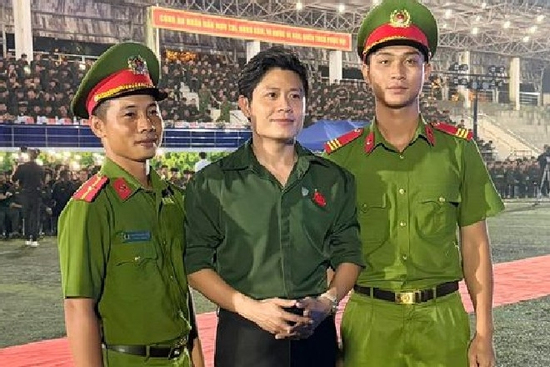 Bức ảnh của nhạc sĩ Nguyễn Văn Chung gây xôn xao, hơn 5.000 người bình luận