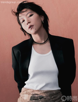 Con gái Vương Phi hẹn hò người yêu đồng giới