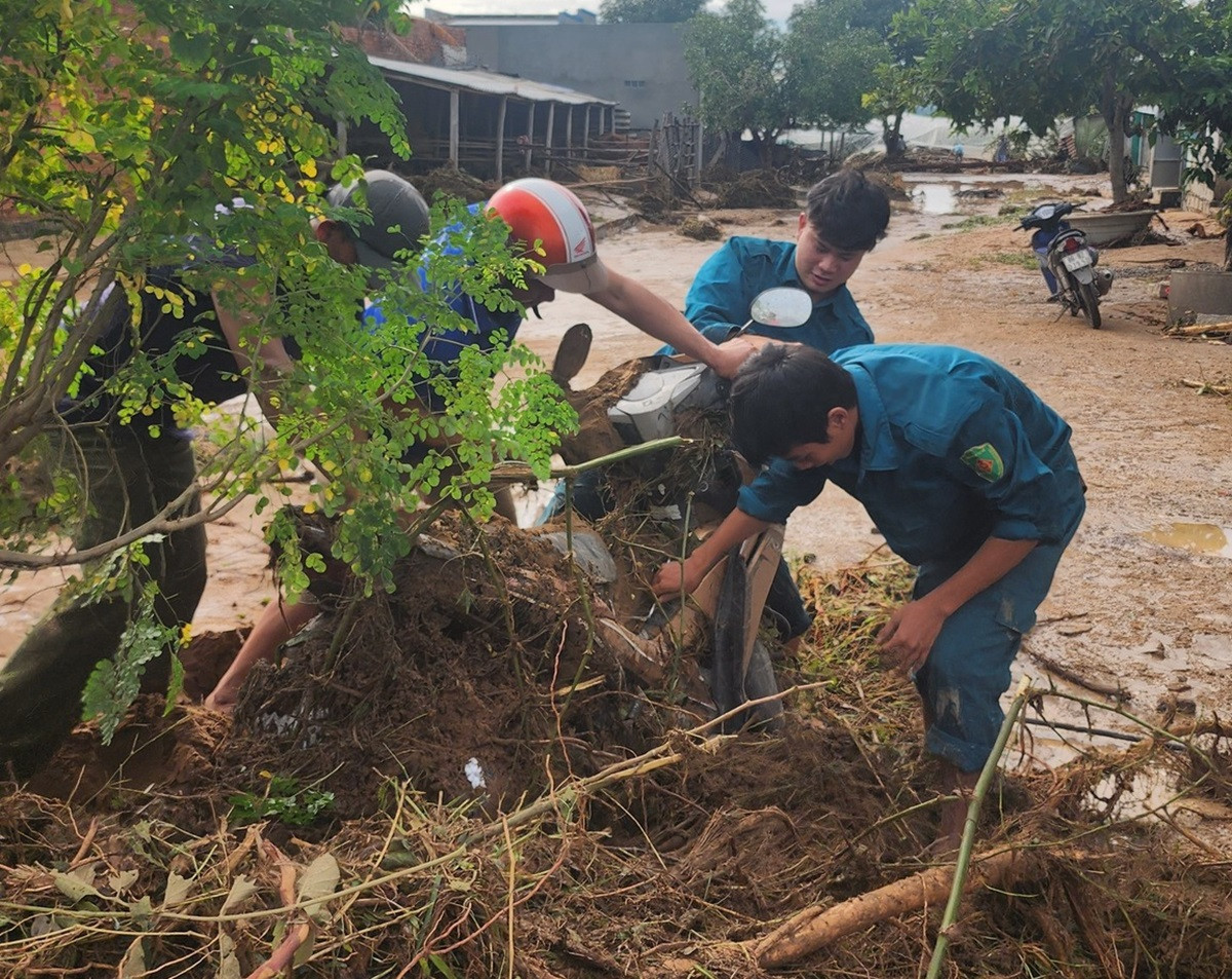Hiện trường tan hoang sau vụ vỡ hồ chứa nước ở lâm đồng 1.jpg