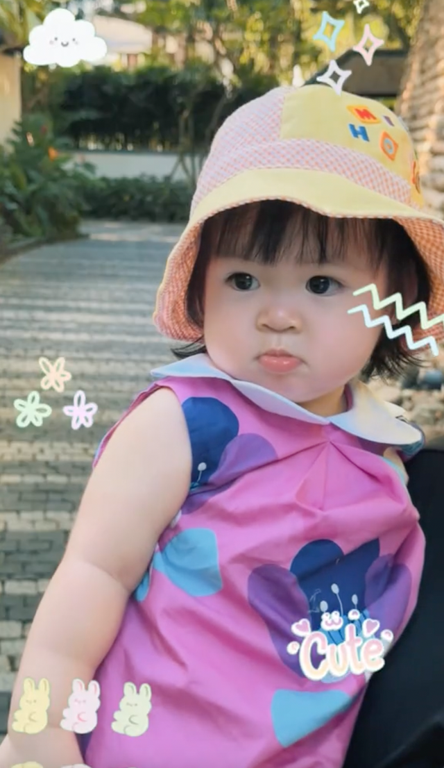 Đỗ Mỹ Linh khoe loạt ảnh cực hiếm về ái nữ 2 tuổi