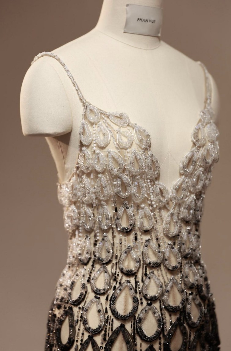 Hương Giang tỏa sáng tại Miss Universe 2025: Trang phục gây tranh cãi trước chung kết - Ảnh 7.