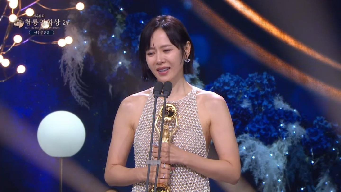 Hyun Bin ôm chầm Son Ye Jin trong khoảnh khắc làm lên lịch sử