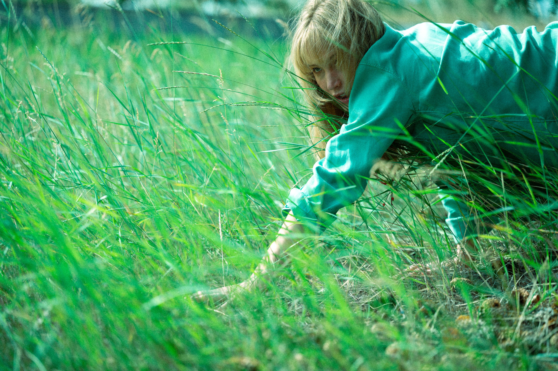 Jennifer Lawrence mang đến chân dung người mẹ mới sinh chao đảo giữa tỉnh táo và những cơn hoang tưởng bào mòn tinh thần.