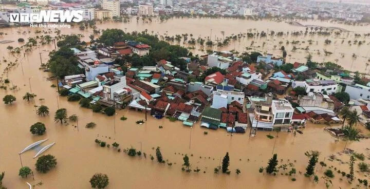 Ngày 20/11, nhiều địa phương tại Đắk Lắk (Phú Yên cũ) chìm trong biển nước, người dân phải sơ tán khẩn cấp.