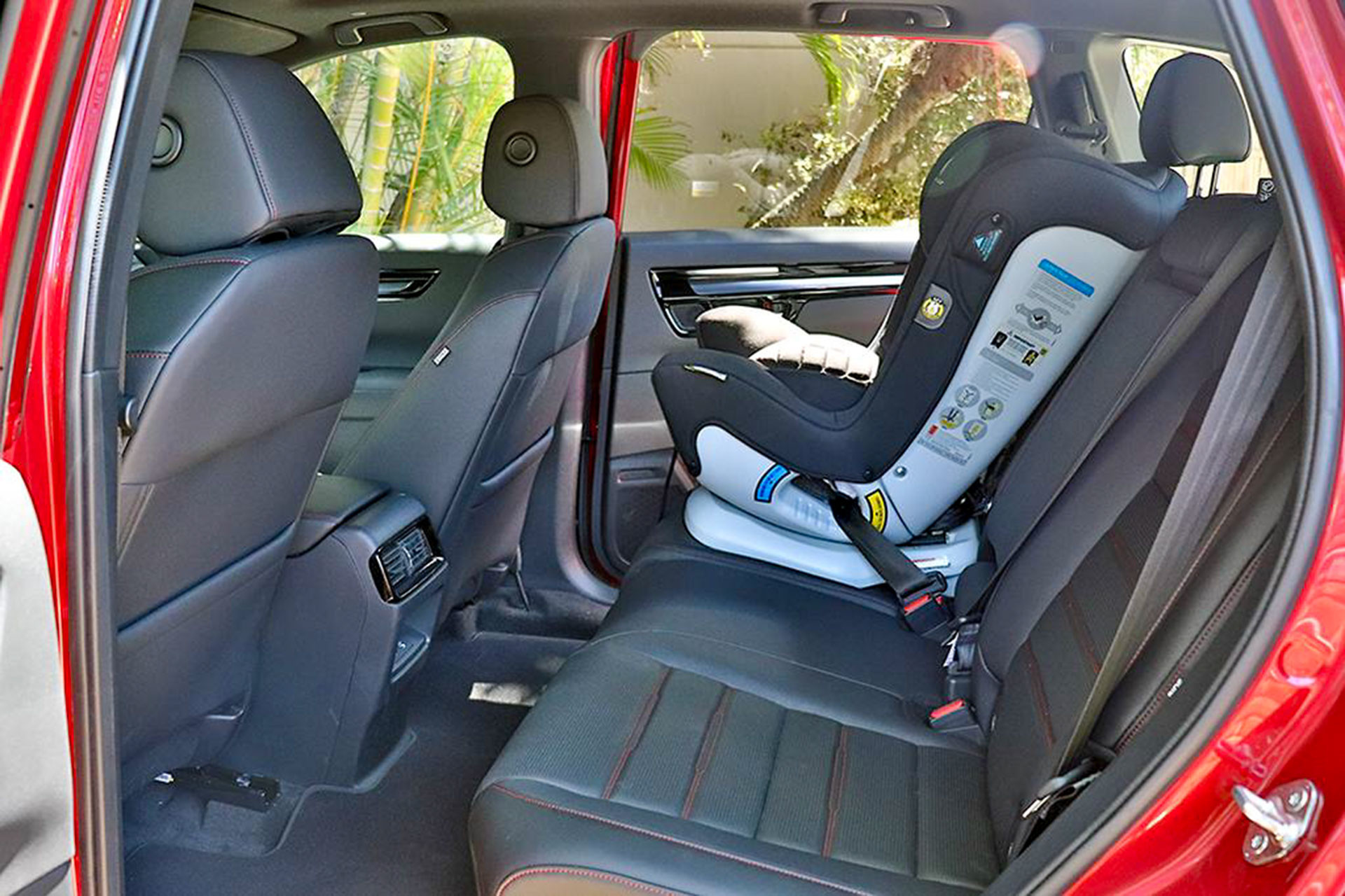 ghe tre em tren o to 1.jpg